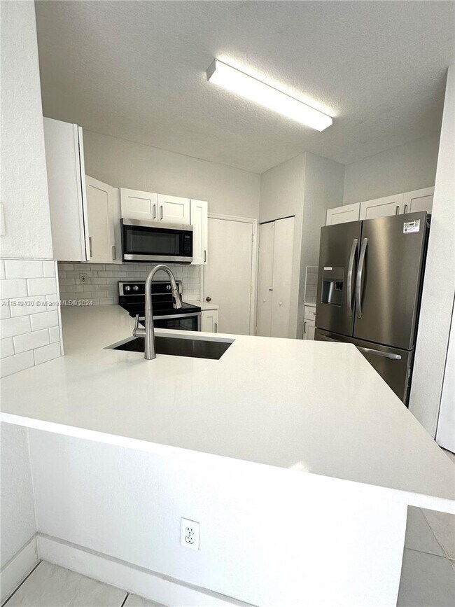 Foto del edificio - 10150 SW 21st St