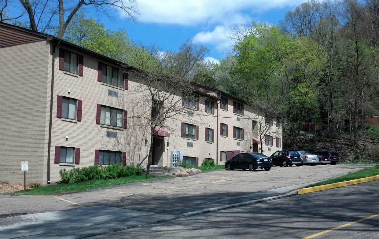 Primary Photo - Emsworth Glen Apartments