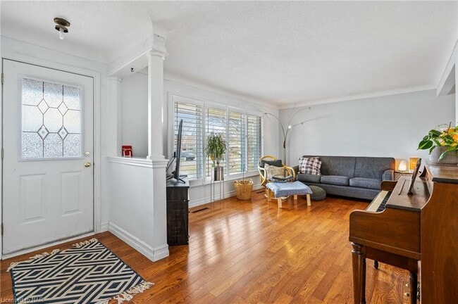 Building Photo - 90 Rochelle Dr