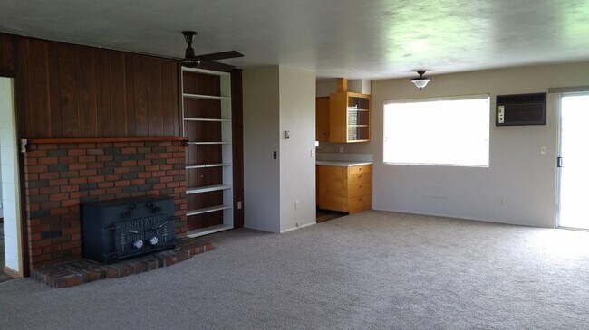 Building Photo - 4 bedroom in Milton Freewater OR 97862