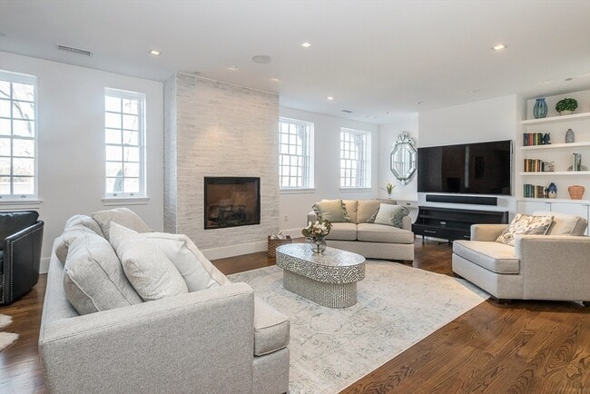 Foto del edificio - 2450 Beacon St