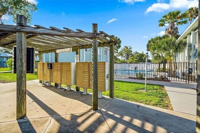 Foto del edificio - 379 47th Ave N