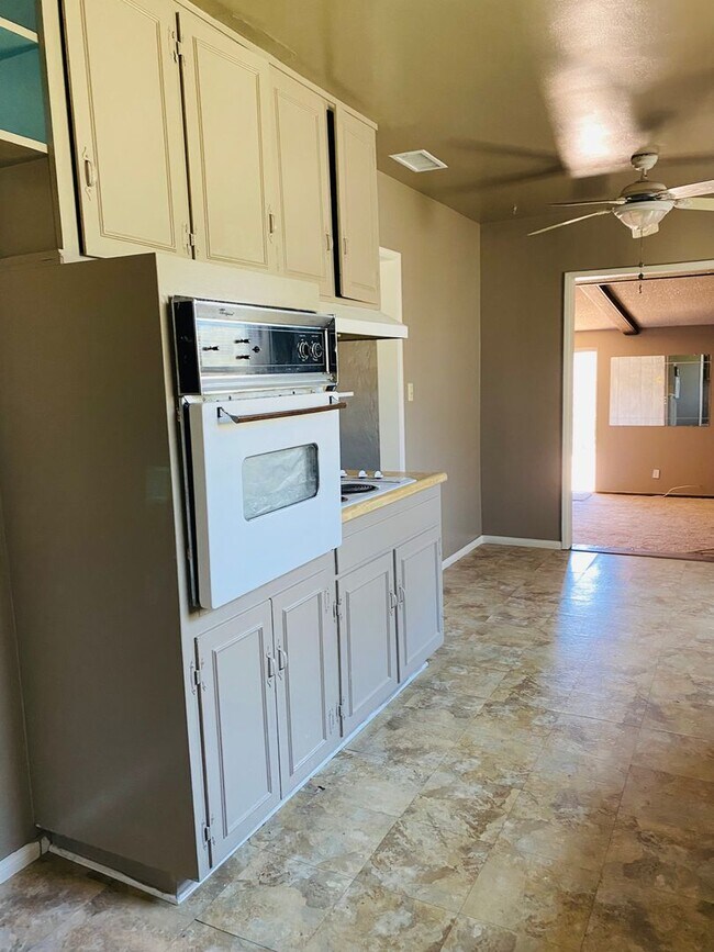 Foto del edificio - Spacious 3 Bed | 2 Bath Home – Less Than 1...