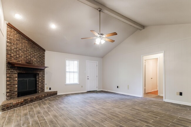 Building Photo - 8059 Kerry Dr