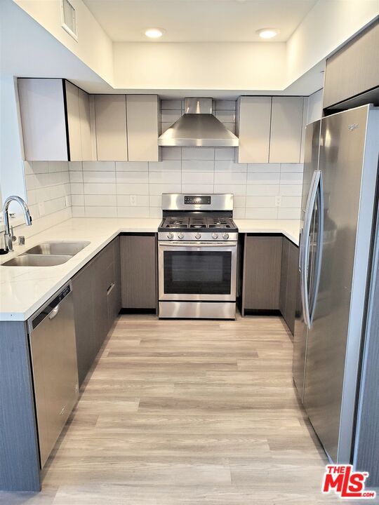 Foto del edificio - 5030 Rosewood Ave
