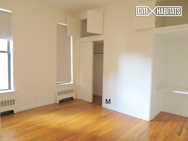 Building Photo - 100 W 85th St