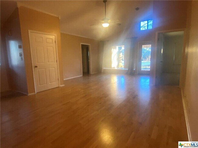 Building Photo - 1001 Tres Vistas Ct