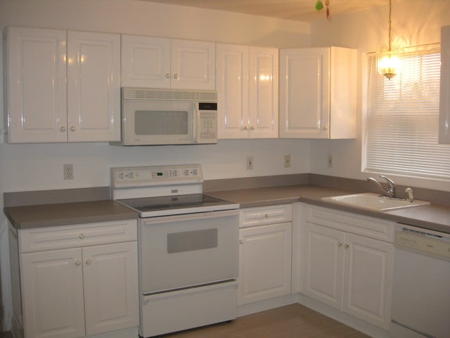 Building Photo - 7 Donna Ln