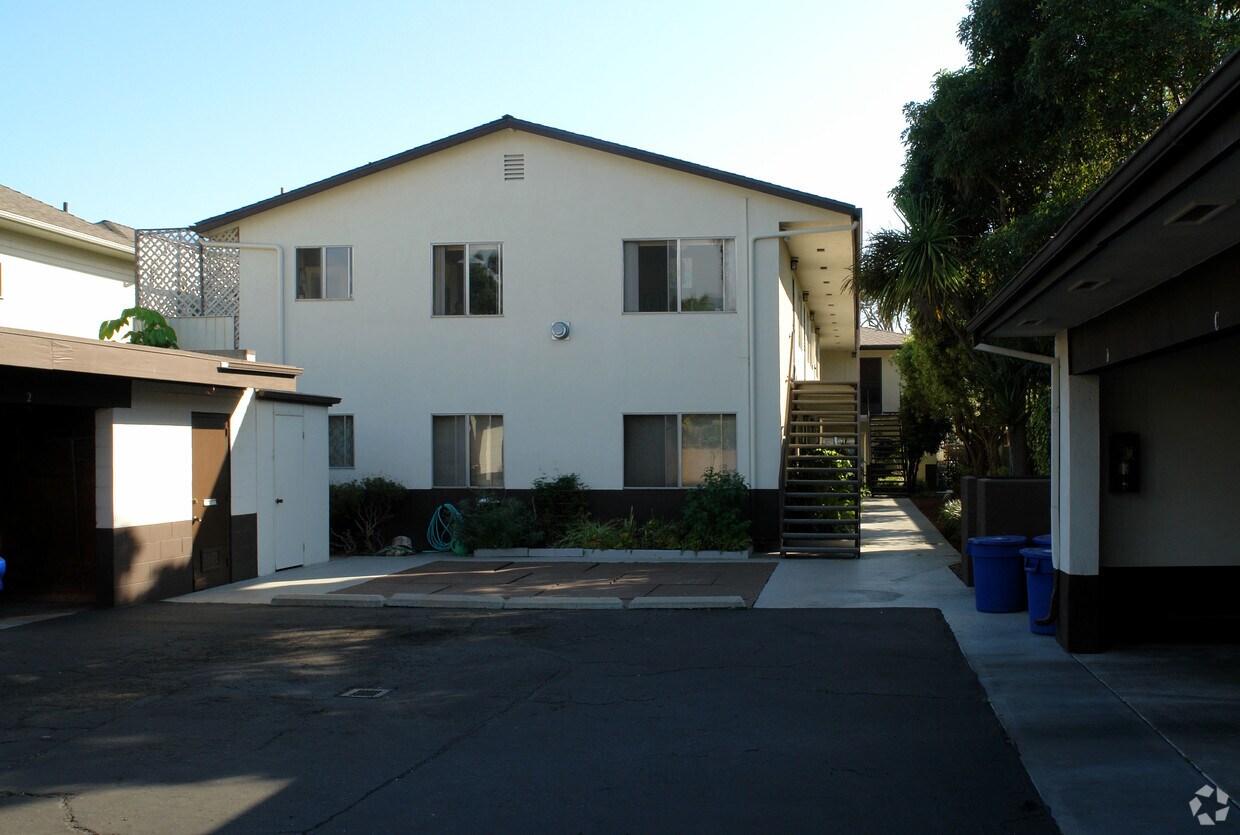 Building Photo - La Vina Apartments