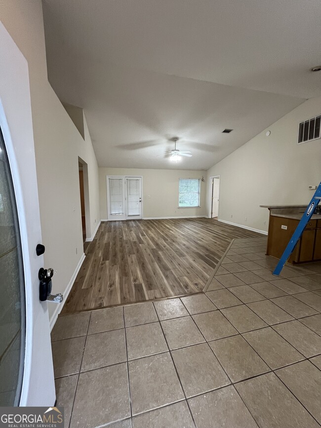 Building Photo - 209 Royal Palms Ave