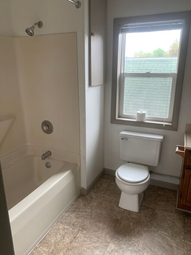 Building Photo - 115 E Lincoln Ave