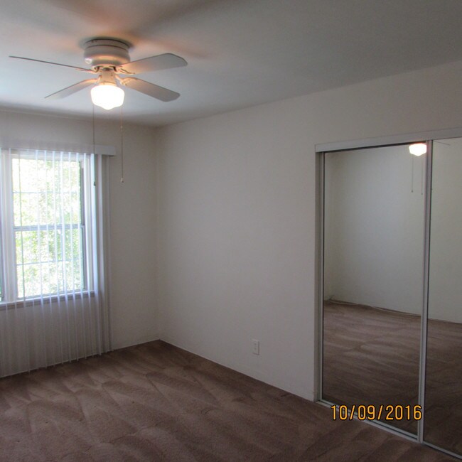 Fotografía del edificio - 1149 E Carson St