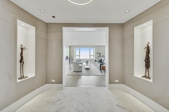 Building Photo - 800 N Michigan Ave