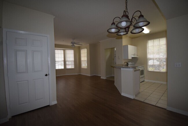 Building Photo - Azur at Metrowest - 1 bed/1 bath - AVAILAB...