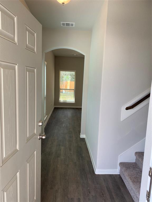 Building Photo - 137 Camelot St