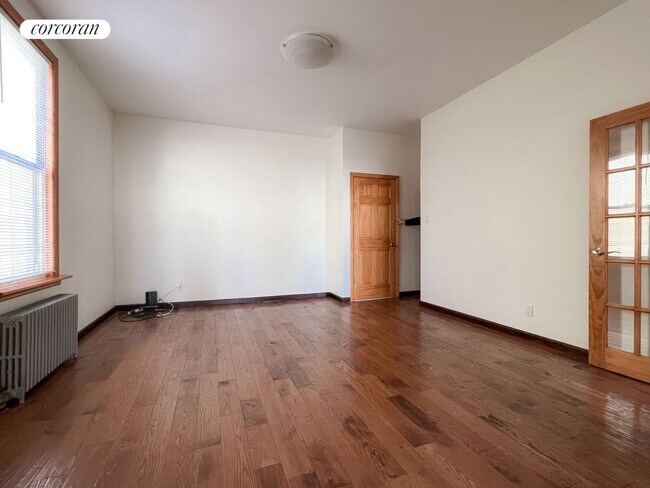 Foto del edificio - 60-41 68th Rd