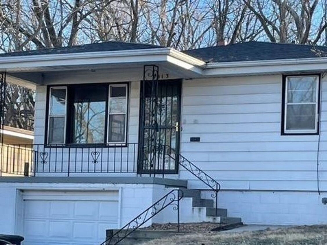 Primary Photo - COMING SOON! 3 Bedrooms 1 Bathroom Home wi...
