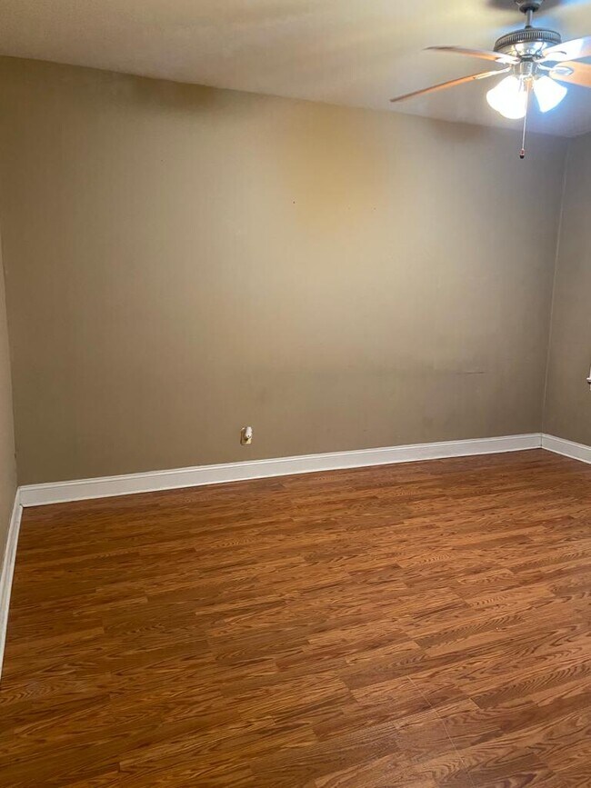 Building Photo - 7508 Park Ave