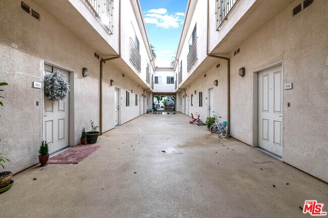 Building Photo - 14735 Friar St