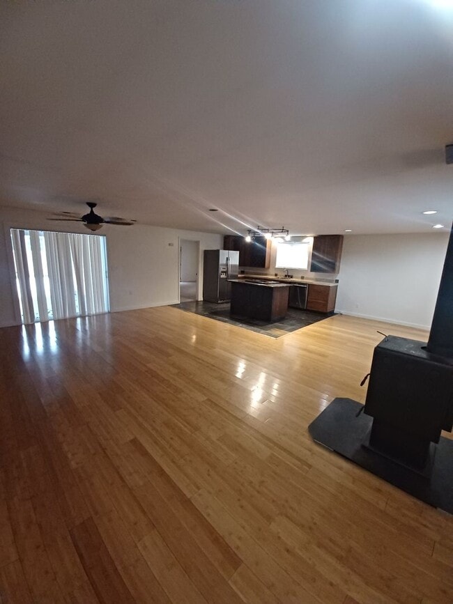 Foto del edificio - 3 Bedroom 2 Bath- House