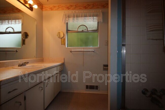Foto del edificio - 5014 73rd Pl NE