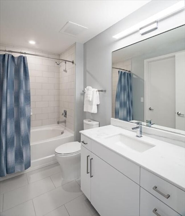Building Photo - 4836 Rugby Ave