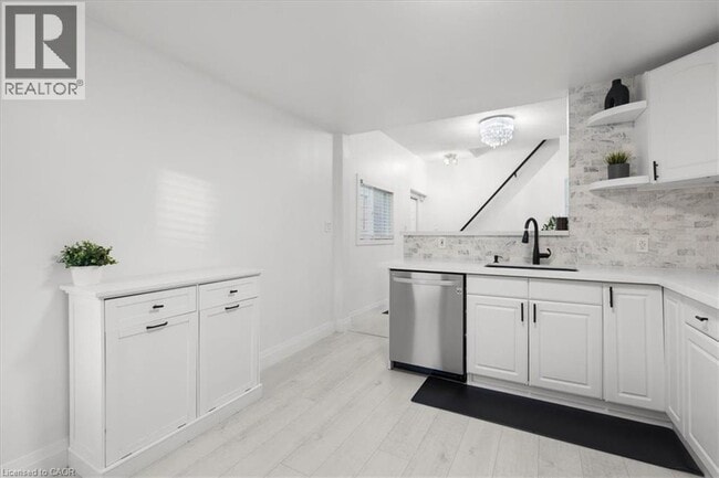 Building Photo - 39 Division St