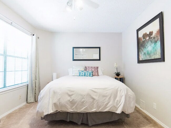 Foto del edificio - 2215 Post Rd