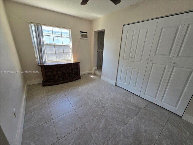 Foto del edificio - 1293 NE 110th St
