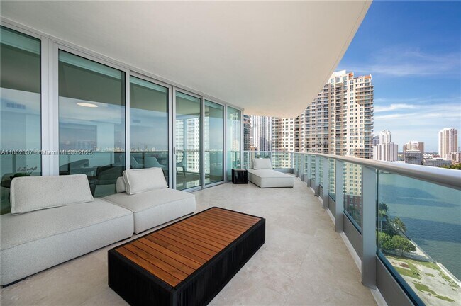 Foto del edificio - 1331 Brickell Bay Dr