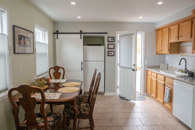 Building Photo - 1456 McKinley Ct
