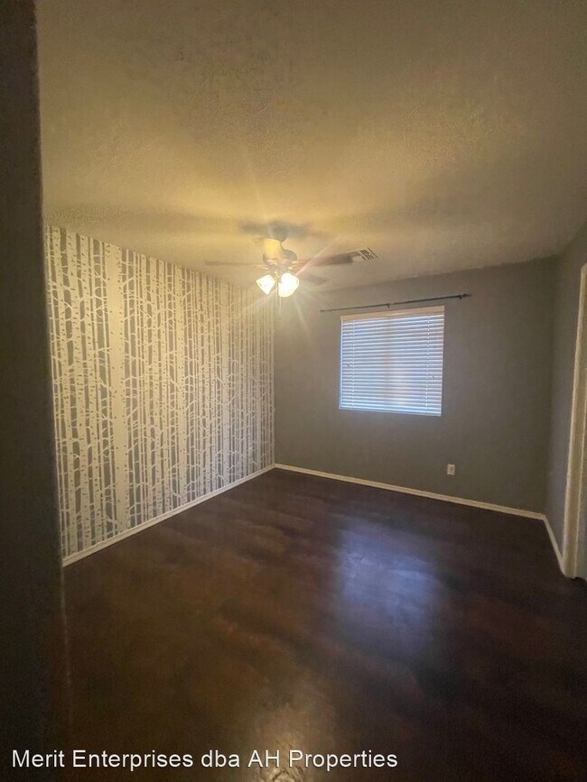 Foto del edificio - 3 br, 3 bath House - 16210 W DAVIS RD