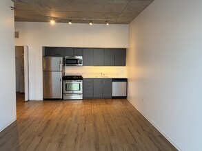 Building Photo - 1601 W Division St