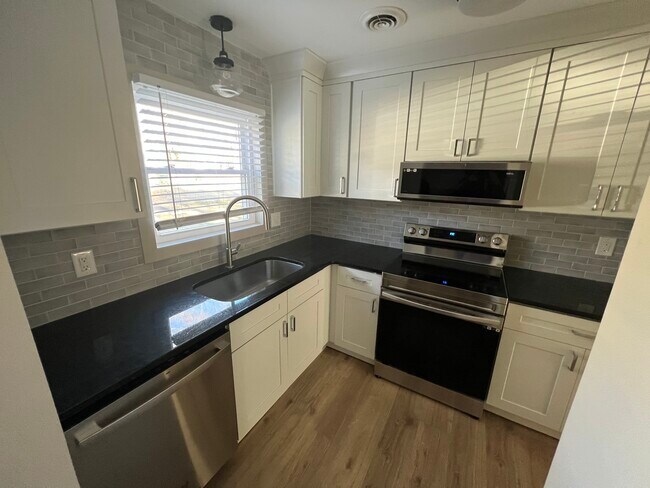 Building Photo - 115 Pine St