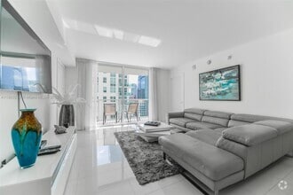 Building Photo - 1200 Brickell Bay Dr