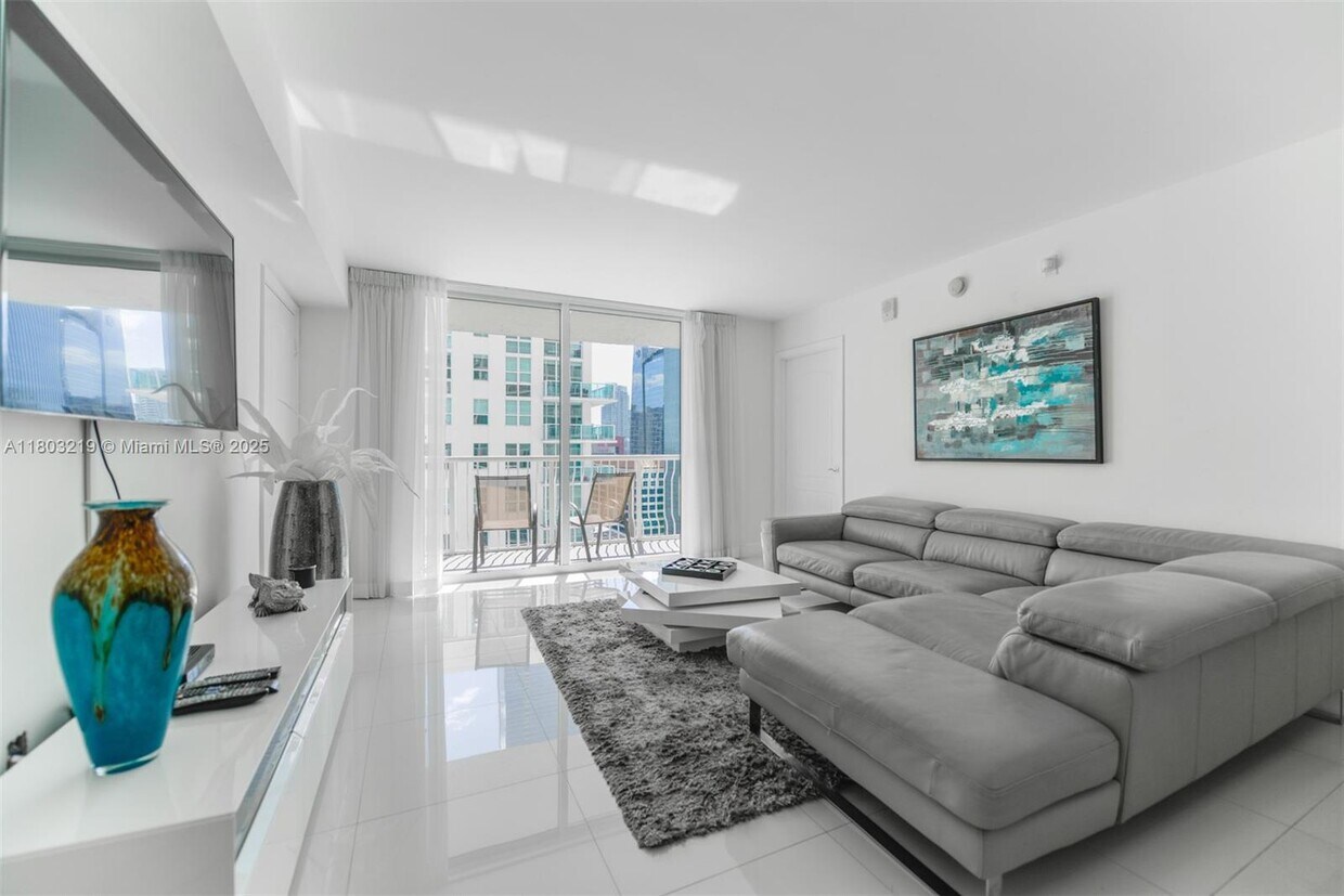 Primary Photo - 1200 Brickell Bay Dr