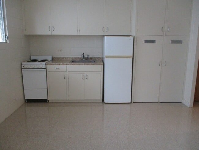 Building Photo - 1717 Kaluhikai Ln