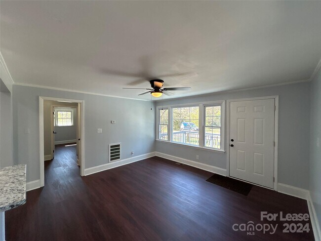 Foto del edificio - 7621 Carelock Cir
