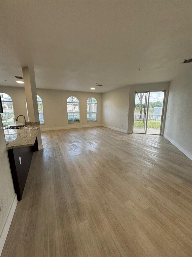 Foto del edificio - 4381 SW 160th Ave