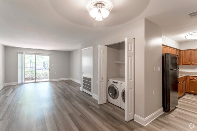 1 BR, 1 BA - 792 SF - Poplar Glen