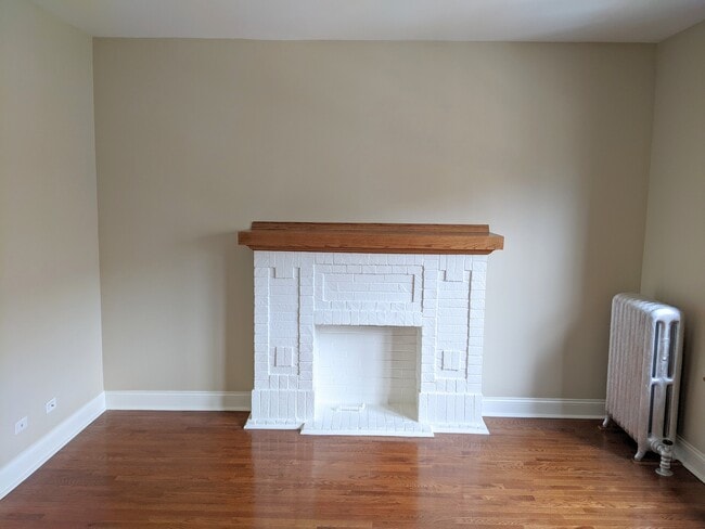 Building Photo - 1611 W Albion Ave