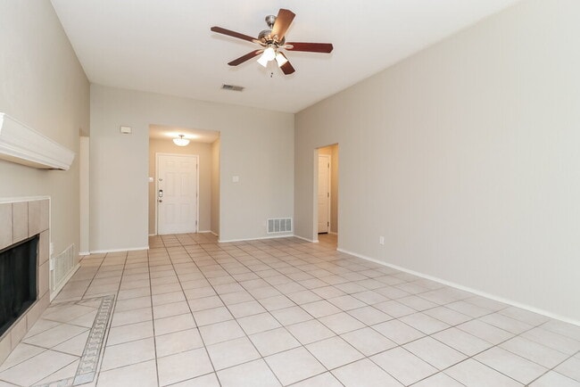 Building Photo - 4809 St Thomas Pl