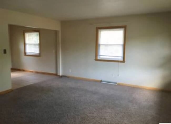 Building Photo - 1685 Glen Oak St