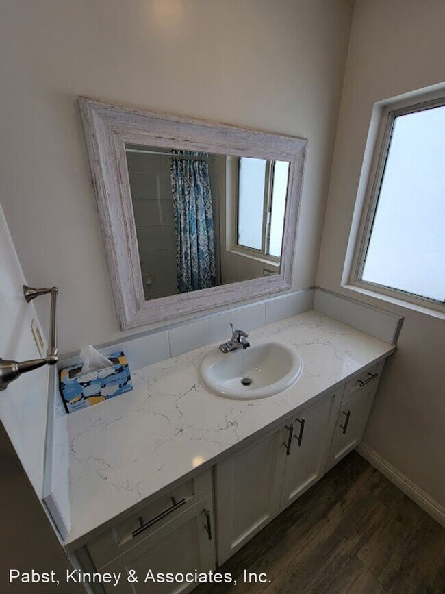 Building Photo - 2 br, 1 bath House - 3931 LIVINGSTON DR. #5