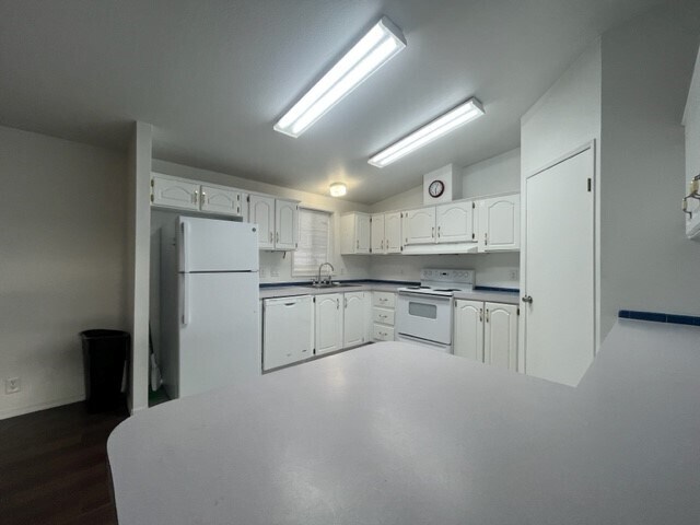 Kitchen - 1029 N Galloway Dr