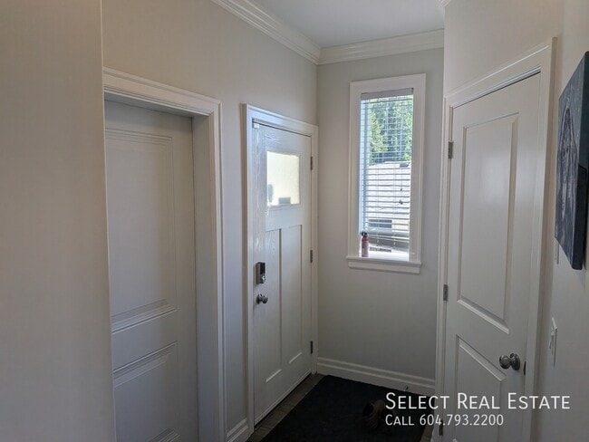 Building Photo - 6026 Lindeman St