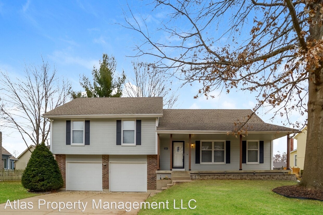 1205 NE Oakwood Dr, Lees Summit, MO 64086 House Rental in Lees Summit