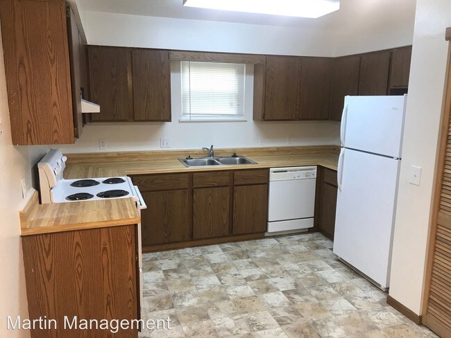 Building Photo - 6057-6059 Red Oak Dr