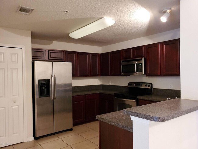 Building Photo - 6925 Ortega Woods Dr
