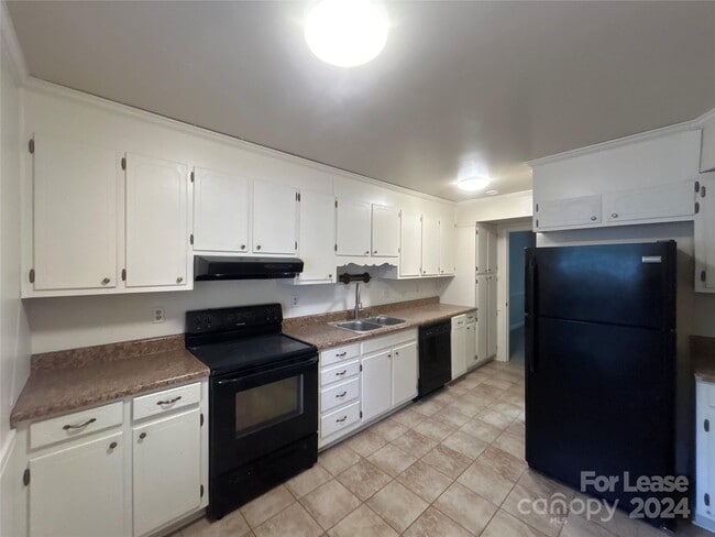 Building Photo - 6628 Bunker Hill Cir